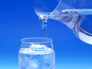 ارتباط نوشیدن آب و کاهش دردهای روماتیسمی