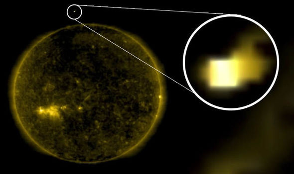 رویت یک یوفوی مکعبی شکل عجیب در نزدیکی خورشید! + فیلم